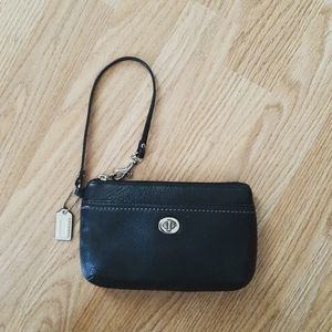 🌿 Large Black Leather Coach Wristlet 🌿